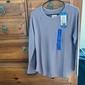 Chaser Women’s light purple long sleeved top size large NWT